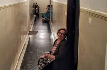 Ευρηματικές γειτόνισσες στην Πτολεμαΐδα μένουν σπίτι, αλλά καταφέρνουν να πιουν μαζί καφέ