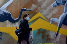 Πολίτης με μάσκα