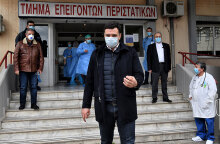 Βασίλης Κικίλιας, υπουργός Υγείας, με μάσκα για τον κορωνοϊό