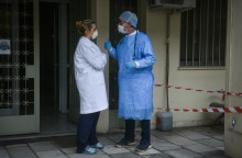 Τι προκαλεί η παρατεταμένη χρήση μάσκας και γαντιών;