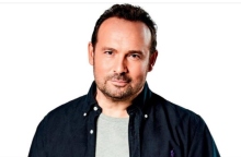 makedonas, menoume spiti