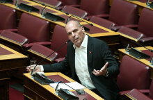 Κορωνοϊός - Απαγόρευση κυκλοφορίας: Ένταση Γιάνη Βαρουφάκη με στελέχη του Λιμενικού Σώματος