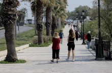 ΠΑΡΑΛΙΑ ΦΛΟΙΣΒΟΣ ΒΟΛΤΑ ΑΣΚΗΣΗ ΠΟΔΗΛΑΤΟ ΚΟΡΟΝΟΙΟΣ ΚΟΡΩΝΟΙΟΣ ΠΑΝΔΗΜΙΑ