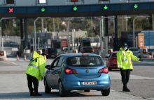 Για τις προσεχείς ώρες προσδιόρισε την έκδοση του 7ετούς ομολόγου ο υπουργός Οικονομικών, Χρήστος Σταϊκούρας, λέγοντας παράλληλα, πως «θα προσπαθήσουμε να αντλήσουμε έξτρα χρήματα από τις αγορές με ικανοποιητικούς όρους». Ο ίδιος, «φωτογράφισε» και το ύψο