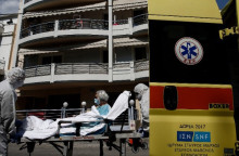 Κορωνοϊός - Καρέ - καρέ η μάχη του ΕΚΑΒ