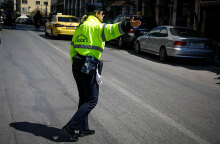 Από το Μεγάλο Σάββατο έως και τη Δευτέρα του Πάσχα, μόνο δύο άτομα ανά όχημα στην κατ' εξαίρεση μετακίνηση για παροχή Βοήθειας (κωδικός Β4)