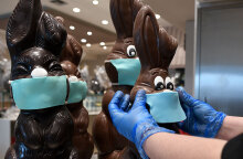 Σοκολατένια λαγουδάκια με μάσκες λόγω κορωνοϊού