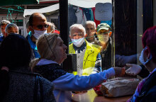 Κορωνοϊός στη Βόρεια Μακεδονία: Ουρές έξω από αρτοποιείο στα Σκόπια