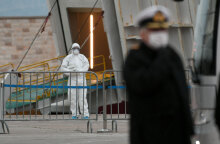 Το πλοίο «Ελευθέριος Βενιζέλος» όταν τέθηκε σε καραντίνα