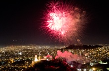 Ανάσταση 2020 στην Αθήνα - Πυροτεχνήματα πάνω από τον Λυκαβηττό