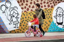 Ισπανία - Κορωνοϊός: Εκτός σπιτιού για πρώτη φορά, μετά από 6 εβδομάδες, τα παιδιά