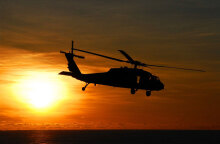 Συνεχίζονται οι έρευνες για τους 5 αγνοούμενος μετά τη συντριβή ελικοπτέρου του ΝΑΤΟ δυτικά της Κεφαλονιάς