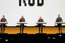 Στιγμιότυπο από συναυλία την συναυλία των Kraftwerk στην Αθήνα