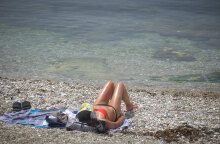 Κορωνοϊός - Άρση μέτρων: Με τον καύσωνα να επιμένει, οι λουόμενοι πήγαν στις παραλίες της Αττικής και την Κυριακή 17 Μαΐου 2020