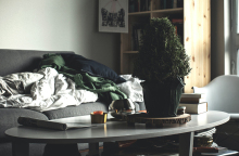 ακατάστατο σαλόνι