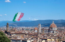 Κορωνοϊός στην Ιταλία - Μαχητικά αεροσκάφη σχηματίζουν την εθνική σημαία στον ουρανό της Φλωρεντίας