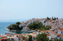 Ένα βήμα πιο κοντά η ηλεκτρική διασύνδεση της Σκιάθου με την Εύβοια - Έπεσαν οι υπογραφές