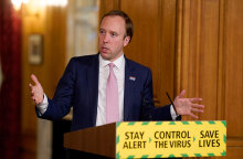 Στη Μεγάλη Βρετανία ανακοινώθηκαν 111 θάνατοι από κορωνοϊό το τελευταίο 24ωρο και ο υπουργός Υγείας Ματ Χάνκοκ δηλώνει: «Κερδίζουμε τη μάχη με τον κορωνοϊό»