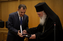 ΣΥΝΑΝΤΗΣΗ ΤΟΥ ΑΡΧΙΕΠΙΣΚΟΠΟΥ ΙΕΡΩΝΥΜΟΥ ΜΕ ΤΟΝ ΥΠ. ΑΜΥΝΑΣ ΝΙΚΟ ΠΑΝΑΓΙΩΤΟΠΟΥΛΟ 