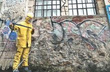 Αντιγκράφιτι από τον Δήμο Αθηναίων στο ιστορικό κτίριο «Πιλ-Πουλ»