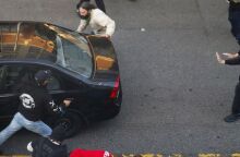 Άνδρας έριξε το αυτοκίνητο του πάνω στους διαδηλωτές