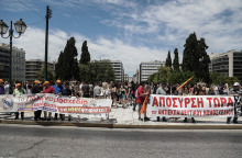 ΑΘΗΝΑ - ΣΥΓΚΕΝΤΡΩΣΗ ΔΙΑΜΑΡΤΥΡΙΑΣ ΕΚΠΑΙΔΕΥΤΙΚΩΝ ΓΙΑ ΤΟ Ν/Σ ΤΟΥ ΥΠ. ΠΑΙΔΕΙΑΣ