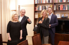 Ο πρωθυπουργός του Ισραήλ, Μπεντζαμίν Νετανιάχου, με τη σύζυγό του Σάρα και ο πρωθυπουργός Κυριάκος Μητσοτάκης με τη σύζυγό του , Μαρέβα Γκραμπόφκσι-Μητσοτάκη