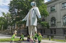 Άγαλμα στη Λετονία προς τιμήν των γιατρών και των νοσηλευτών 