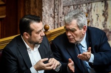 Νίκος Παππάς - Δημήτρης Παπαγγελόπουλος στη Βουλή