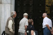 Συνταξιούχοι σε υποκατάστημα τράπεζας