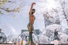 Μαθήματα γιόγκα σε φούσκες