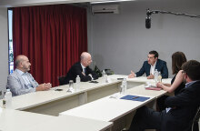 O Αλέξης Τσίπρας κατά τη συνάντηση του με το προεδρείο του Συνδέσμου Ελληνικών Τουριστικών Επιχειρήσεων