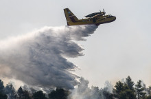 Φωτιά - Πυροσβεστικό αεροσκάφος - Επιχείρηση για την κατάσβεση πυρκαγιάς