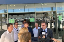 ΔΗΛΩΣΕΙΣ ΤΟΥ ΥΠ. ΤΟΥΡΙΣΜΟΥ Χ. ΘΕΟΧΑΡΗ ΚΑΙ ΤΟΥ ΥΦ. ΤΟΥΡΙΣΜΟΥ Μ. ΚΟΝΣΟΛΑ ΣΤΟ ΑΕΡΟΔΡΟΜΙΟ ΤΗΣ ΤΗΣ ΚΩ