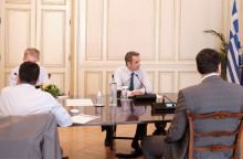 Σύσκεψη υπό τον Μητσοτάκη για το άνοιγμα στον τουρισμό