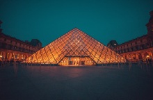 Το μουσείο του Λούβρου στο Παρίσι