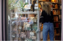 Υπάλληλος σε μαγαζί