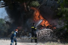 Φωτιά σε οικόπεδο στον Άγιο Στέφανο