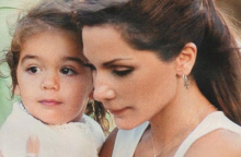 Η Δέσποινα Βανδή με την κόρης της, Μελίνα Νικολαΐδη 