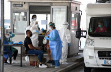 Κορωνοϊός - Κοντοζαμάνης: Πώς θα γίνει διαχείριση κρουσμάτων μεταξύ τουριστών