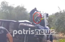 Βυτιοφόρο έπεσε σε αρδευτικό κανάλι στην Ηλεία - Πυροσβέστες απεγκλώβισαν δύο άτομα