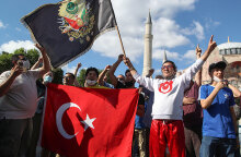 Η Αγία Σοφία παύει να είναι μνημείο: Τούρκοι υποστηρικτές του Ερντογάν πανηγυρίζουν στην Κωνσταντινούπολη