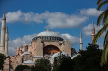 Η απόφαση Ερντογάν για τη μετατροπή της Αγίας Σοφίας σε τζαμί έρχεται σε πλήρη αντίθεση με τους όρους της Συνθήκης της UNESCO, επισημαίνει το Reuters