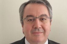 Ο καθηγητής πολιτικής υγείας του LSE, Ηλίας Μόσιαλος, αναφέρθηκε στην κλινική εικόνα των ασθενών με Covid-19 και τα συμπτώματα που αυτή προκαλεί 