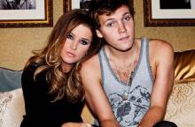 Ο εγγονός του Έλβις Πρίσλεϊ  Benjamin Keough μαζί με τη μητέρα του Lisa Marie Presley