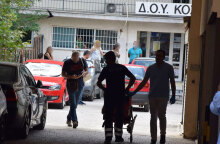 Τέσσερις  τραυματίες από την επίθεση με τσεκούρι στη ΔΟΥ Κοζάνης