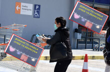 Με αφορμή την υποχρεωτική χρήση της μάσκας στα σούπερ μάρκετ, ο Ηλίας Μόσιαλος εξηγεί με χιούμορ ότι πρέπει να τη χρησιμοποιούμε όπως τα... εσώρουχα