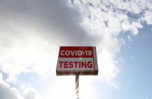 Για τρίτη συνεχόμενη ημέρα καταρρίφθηκε στις ΗΠΑ το ρεκόρ κρουσμάτων μόλυνσης από τον κορωνοϊό – «Όχι» στην υποχρεωτική χρήση μάσκας, επιμένει ο Τραμπ