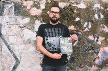 Ο Θάνος Σαρρής, συγγραφέας του βιβλίου «30 Θεοί του ελληνικού ποδοσφαίρου» 