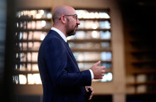 Ο πρόεδρος του Ευρωπαϊκού Συμβουλίου Σαρλ Μισέλ λίγο πριν μπει στη Σύνοδο Κορυφής